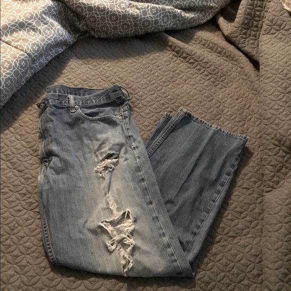 Men,s Distressed Levi Jeans 569 - Picture 2 of 3